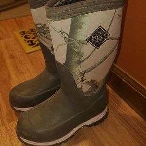 Girls MUCK boots